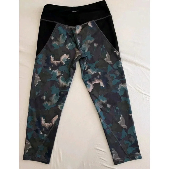 Patagonia Pants - PATAGONIA WOMENS FORMFITTING CENTERED CROPS MAPLE CAMO/SMOLDER BLUE SZ Med